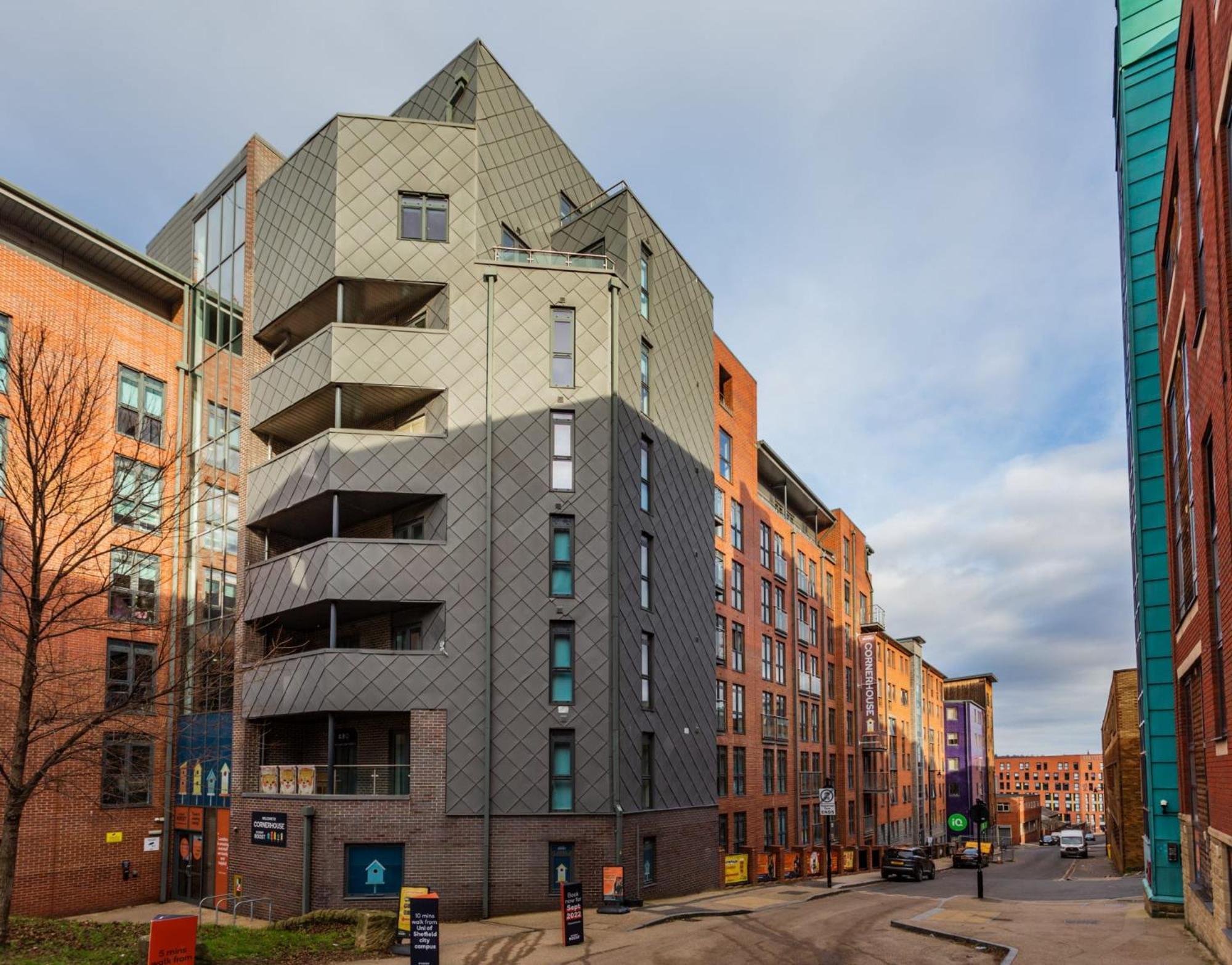 Corner House In Sheffield Apartment Exterior photo